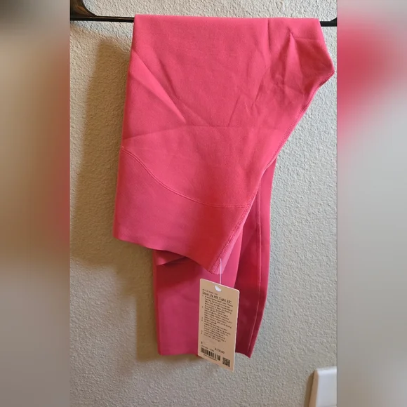 NWT- Lululemon Glow Up Leggings - Picture 1 of 1